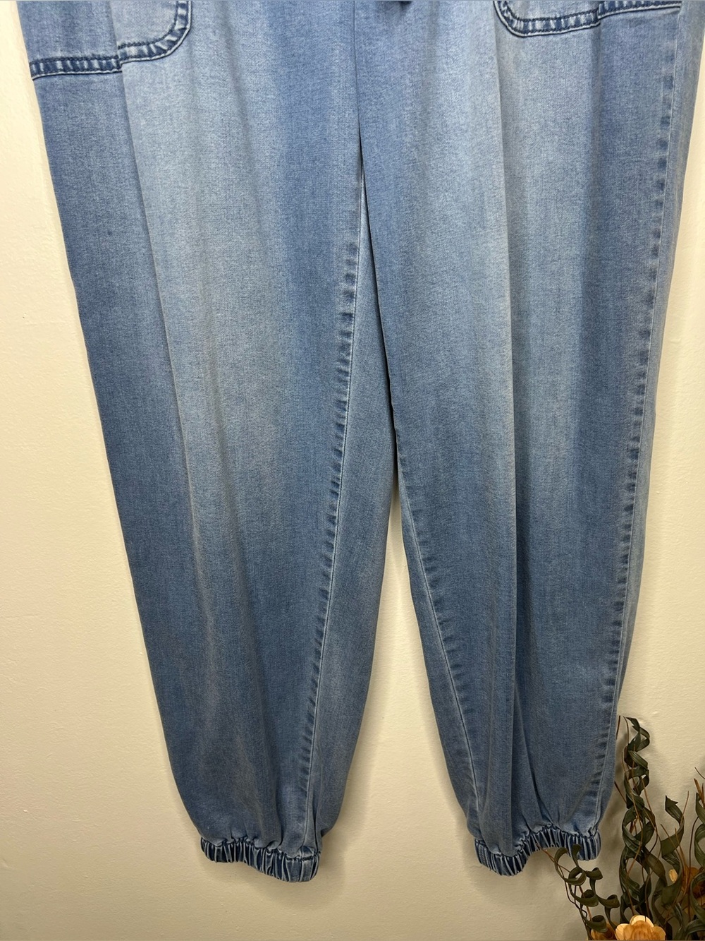 Time and True Pull on Jogger Jeans - Picture 4 of 7